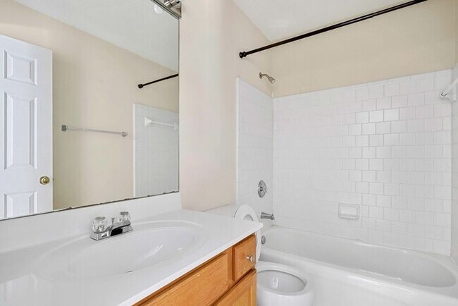Building Photo - 3325 Ridgefair Dr