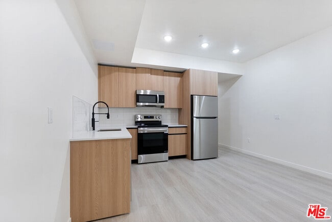 Building Photo - 1124 Normandie Ave
