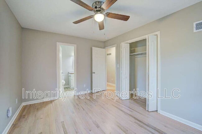 Building Photo - 6910 NW Belvidere Pkwy