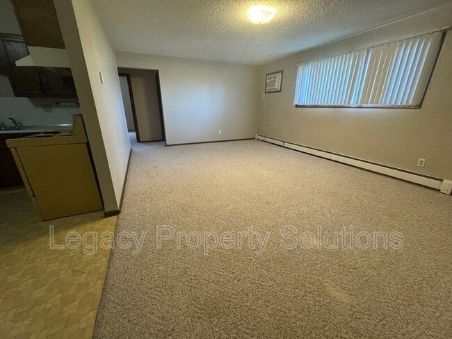 Building Photo - 305 E Expressway