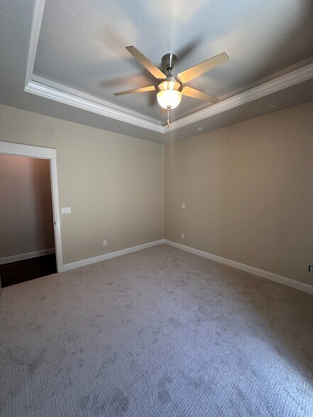 Building Photo - 1471 E Summerheights Dr