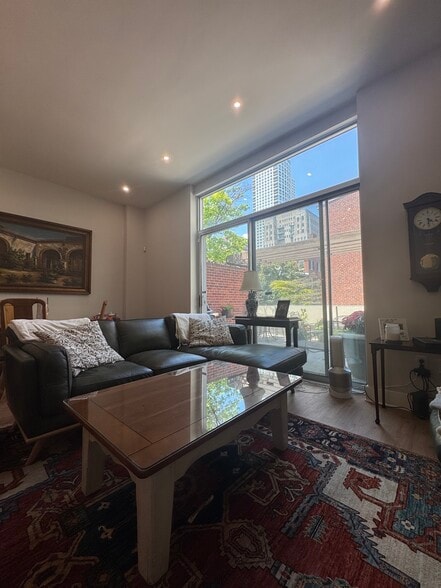Living room - 637 Spruce St