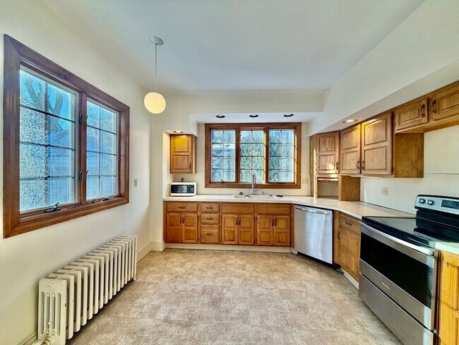 Building Photo - 44 Gray St