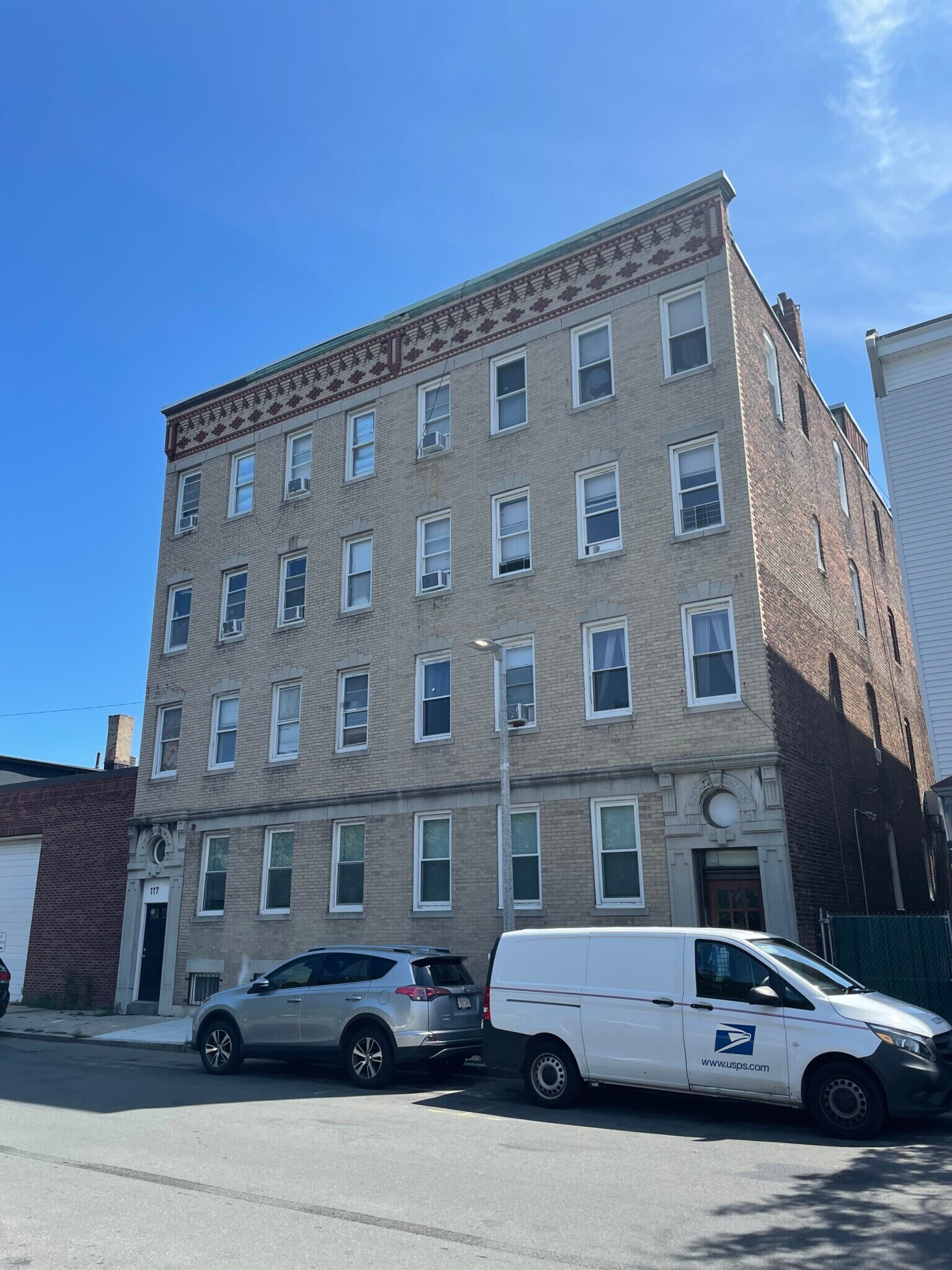 Building Photo - 113 Orleans St