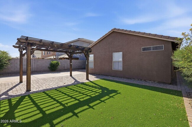 Building Photo - 45542 W Guilder Ave