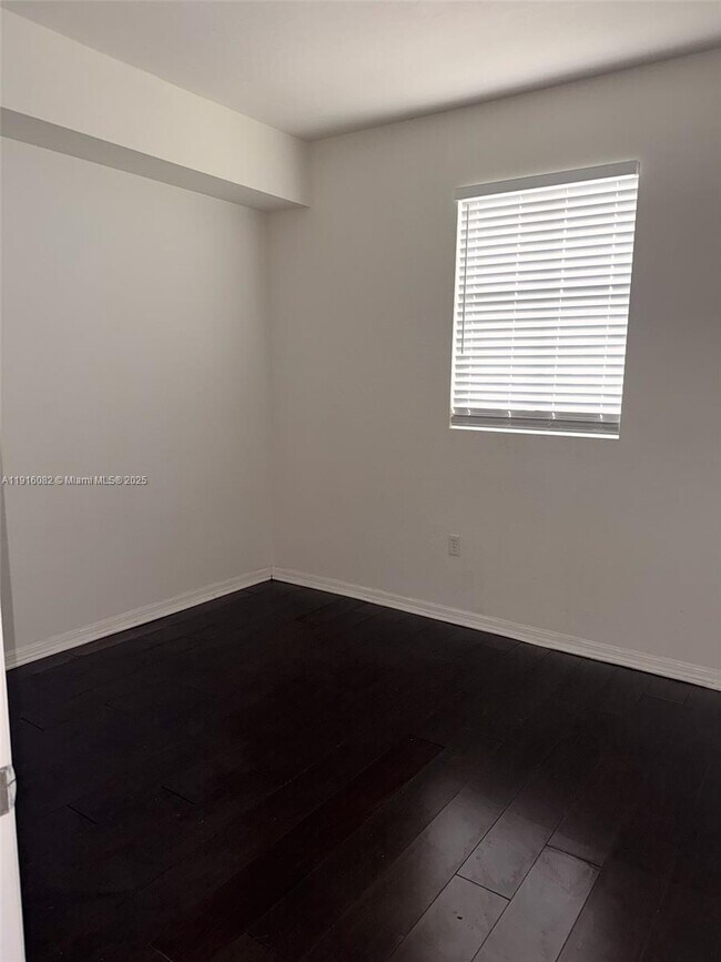 Building Photo - 8899 NW 107 Ct