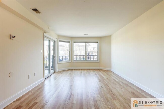 Building Photo - 112 N Broadway