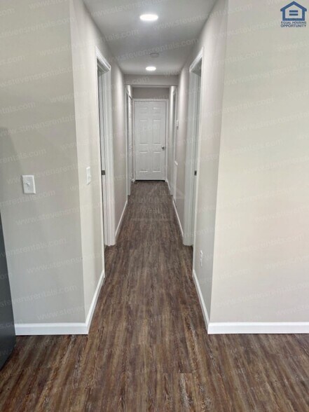 Building Photo - 107 Walker St