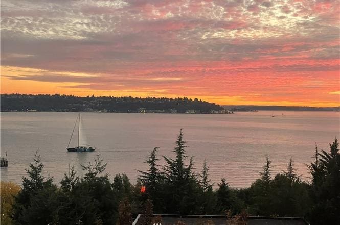 Building Photo - 3028 Western Ave