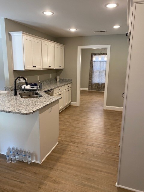 Building Photo - 1546 Sunglow Dr