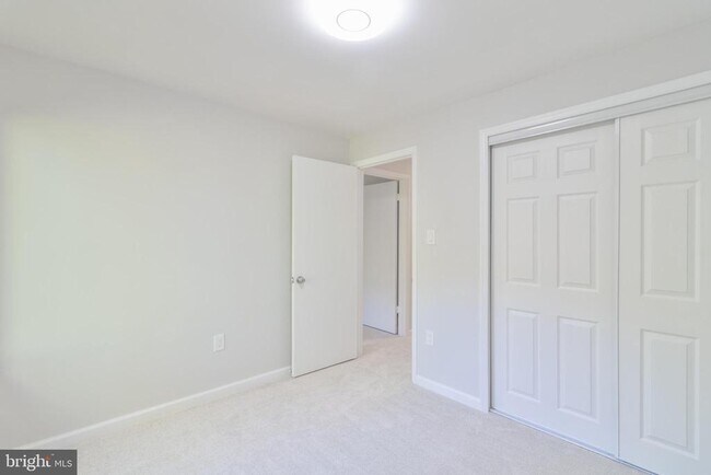 Building Photo - 8748 Ridge Hollow Ct