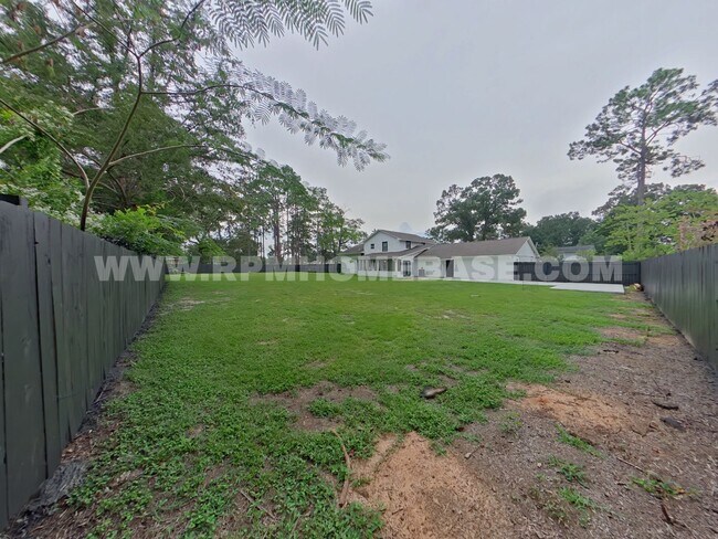 Building Photo - 147 Gillis Dr
