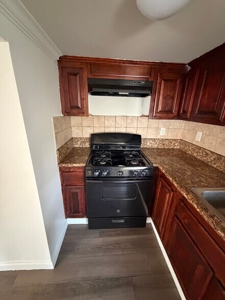 Building Photo - 936 N Ditman Ave