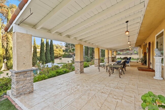 Building Photo - 459 Flores De Oro