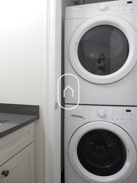 Building Photo - 45 Thorndike St