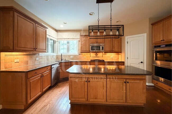 Building Photo - 5604 Pine Rock Ct