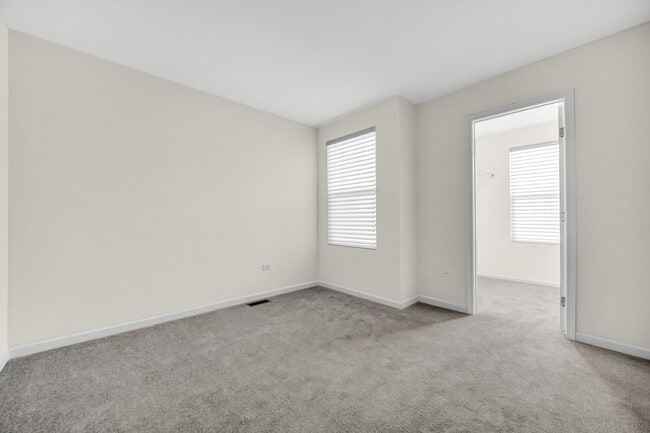 Building Photo - 2260 Horseshoe Cir