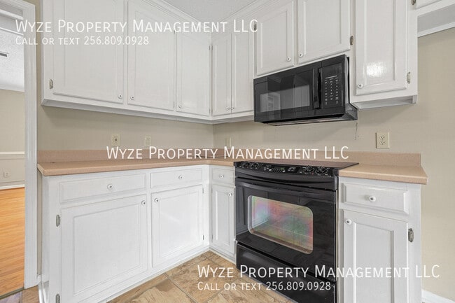 Building Photo - 2202 Manchester Cir SW