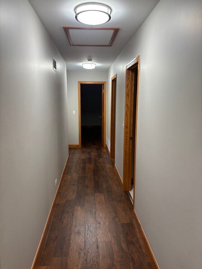 Building Photo - 953 Country Club Rd
