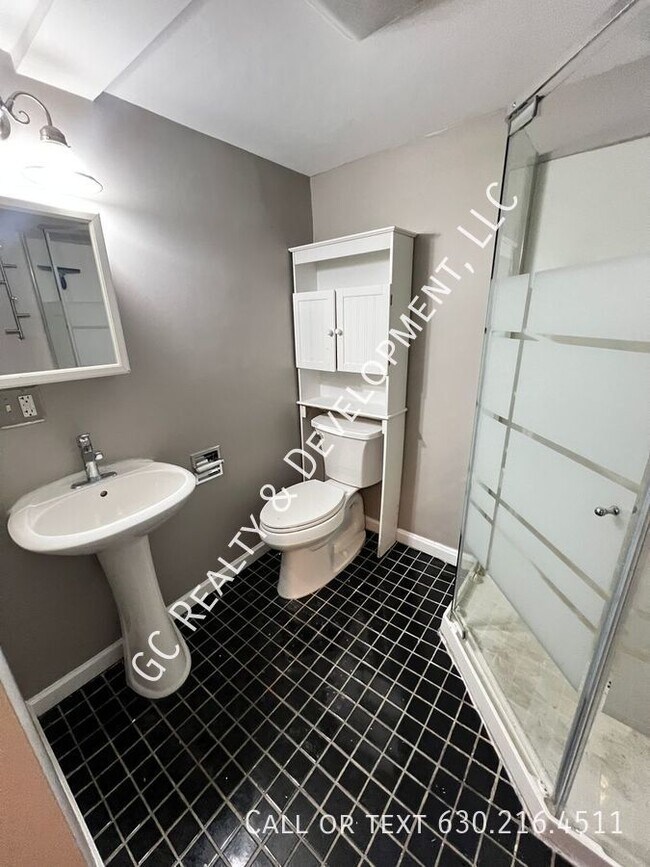 Building Photo - 2227 N Clybourn Ave