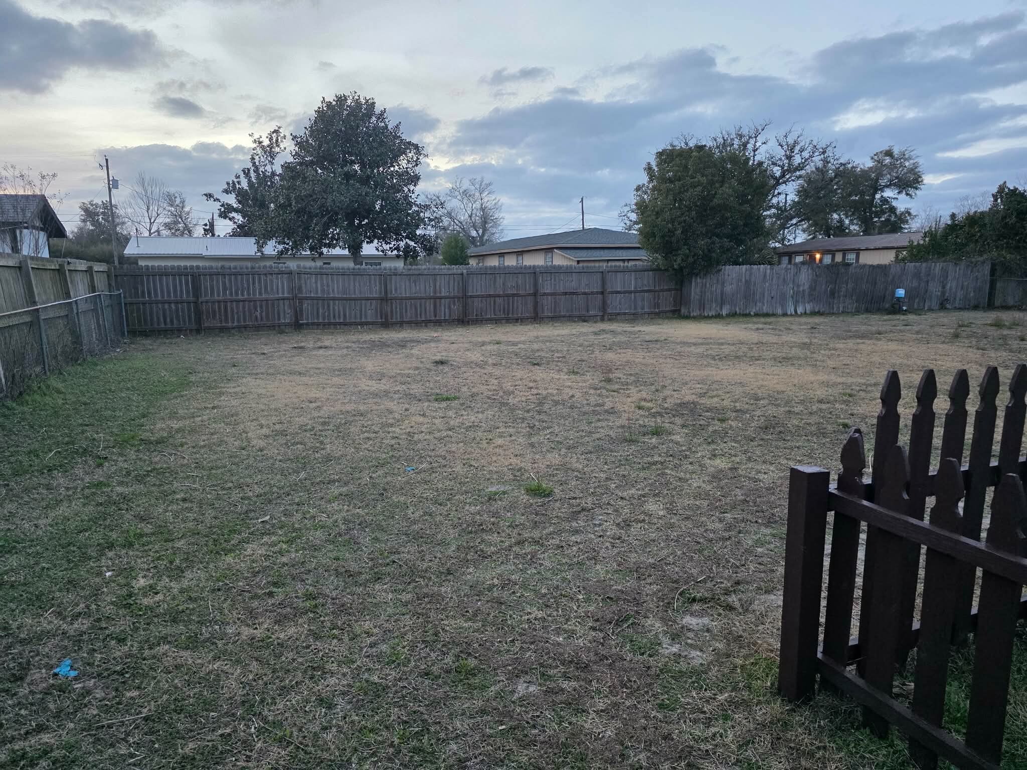 Large Backyard - 123 Keystone Plz