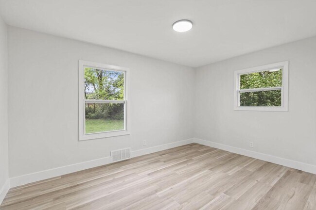 Building Photo - 2511 Baywood St
