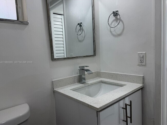 Building Photo - 8820 Fontainebleau Blvd