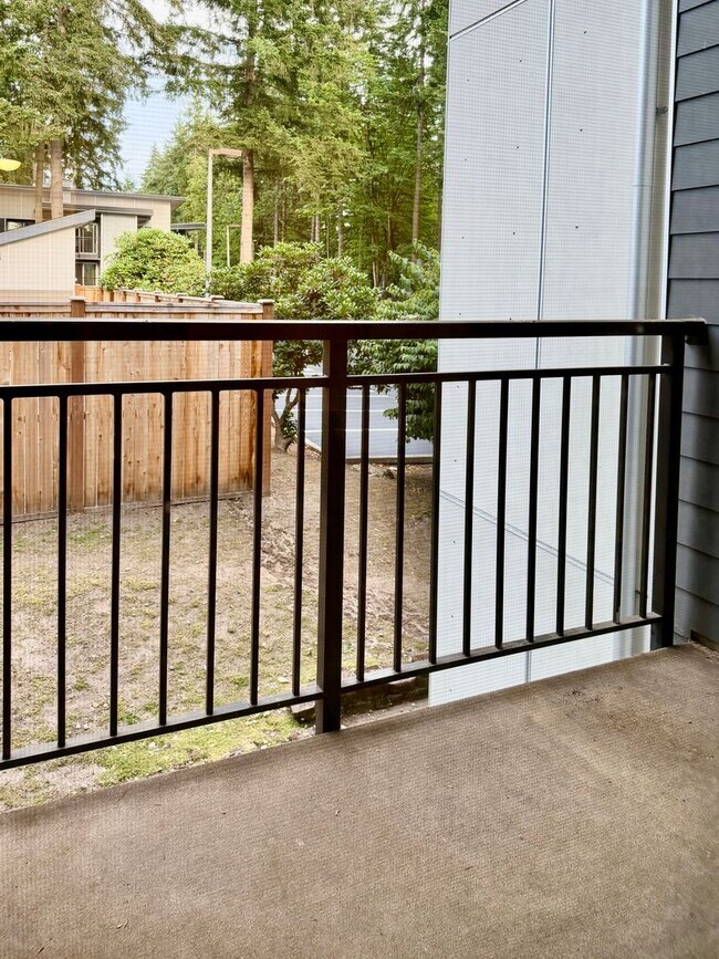 Building Photo - 1 Bed / 1 Bath Bellevue condo $1,795/month