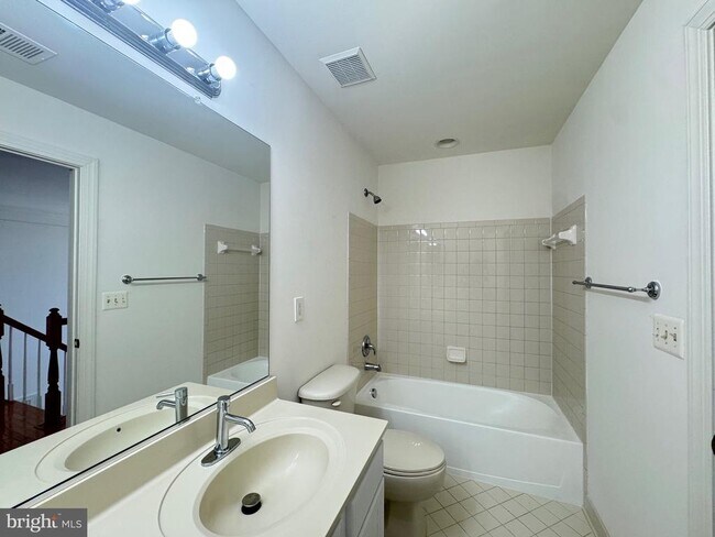 Building Photo - 5117 Sante Fe Ct