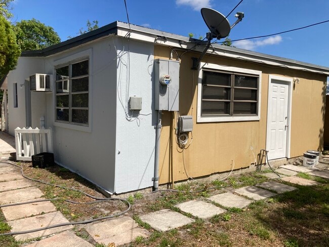 Building Photo - 3630 SW 46th Ave