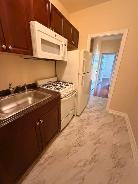Primary Photo - 1106 Queen St NE