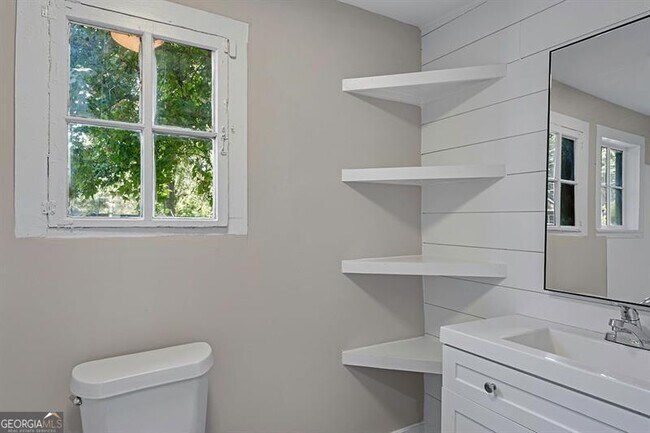 Building Photo - 184 Dahlia Ave NW