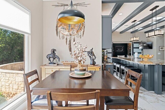 Building Photo - 121 Vinca Dr