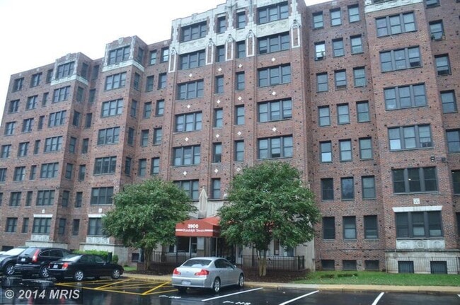 Building Photo - Sunny 2BR on 14th Street in Columbia Heights w/ Parking
