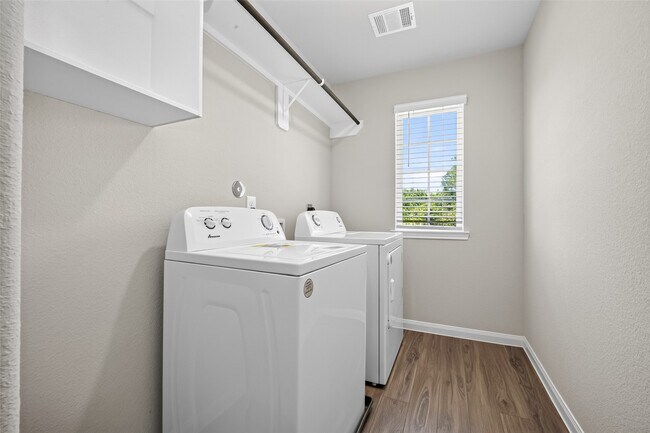 Building Photo - 13758 Goldeye Dr