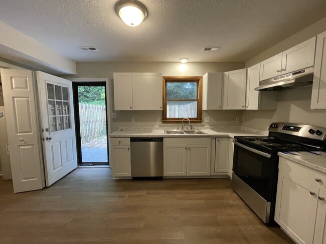 Building Photo - 158 Cedar Crest Dr