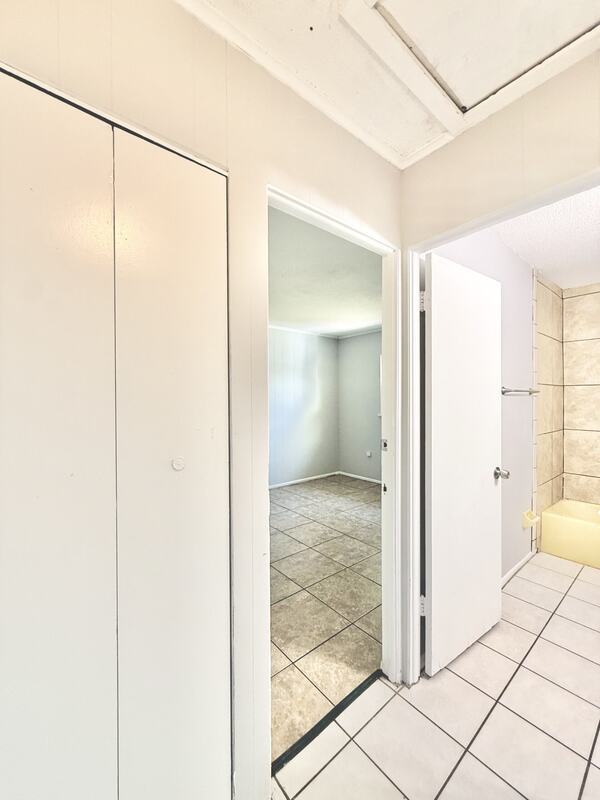 Building Photo - 605 64th Ave W