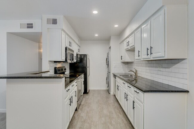 Building Photo - 5995 N 78th St