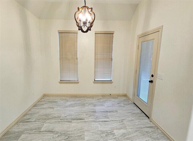 Building Photo - 1801 Savannah Ln