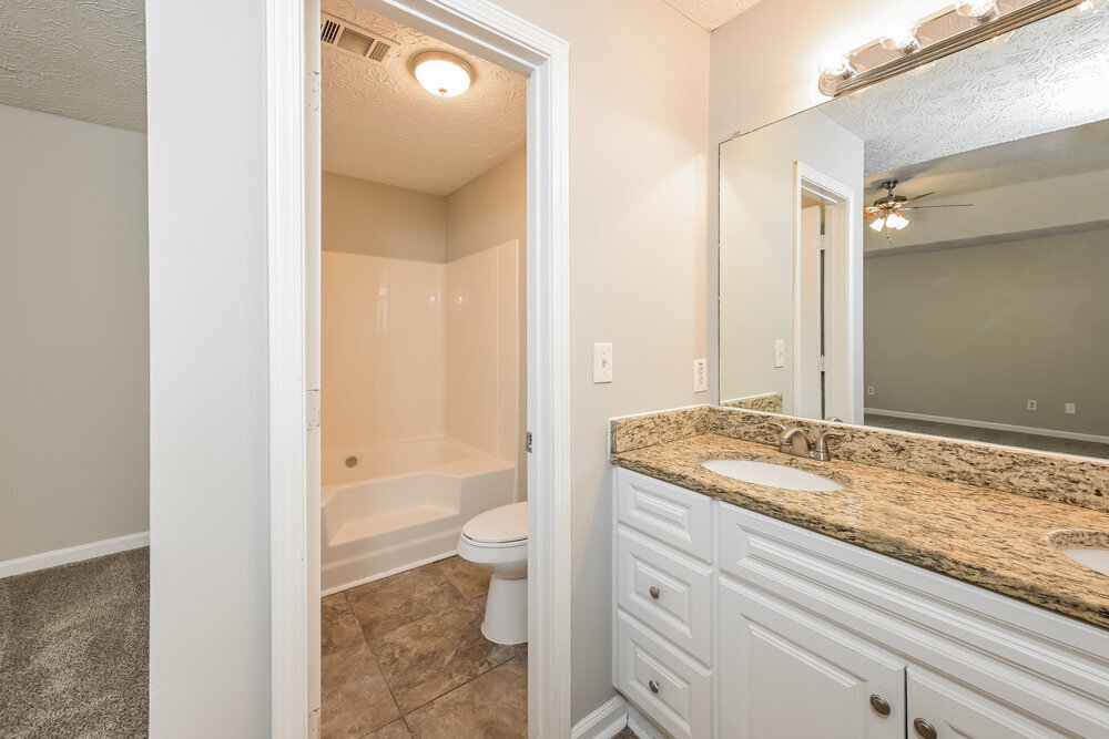 Building Photo - 340 Christian Woods Dr