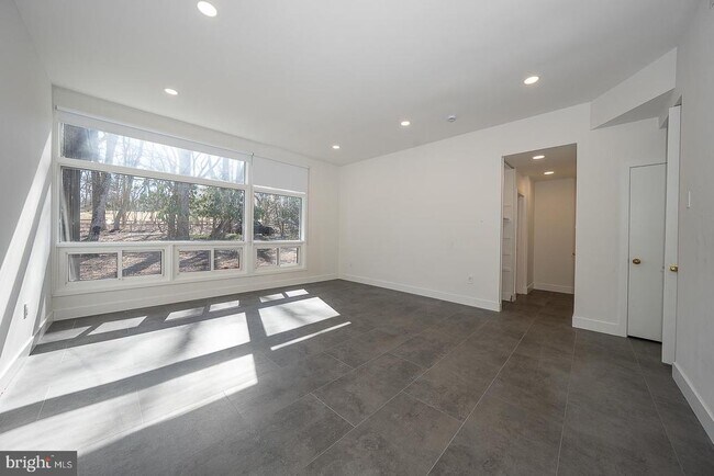 Building Photo - 39 Fairview Rd