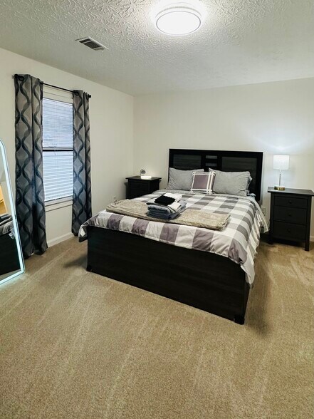 Building Photo - 1314 N Lea Ct SE