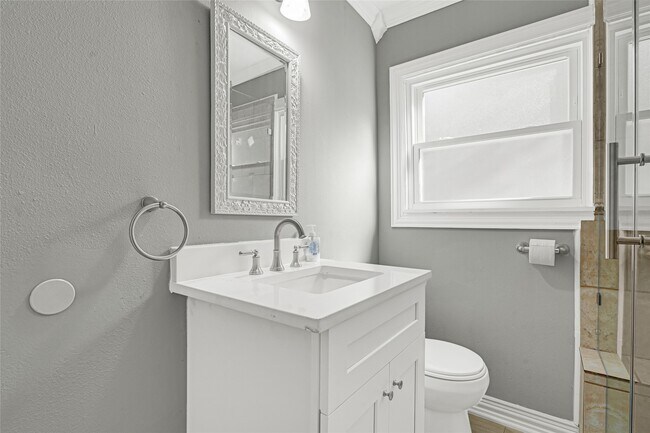 Building Photo - 5518 Sweetbriar St