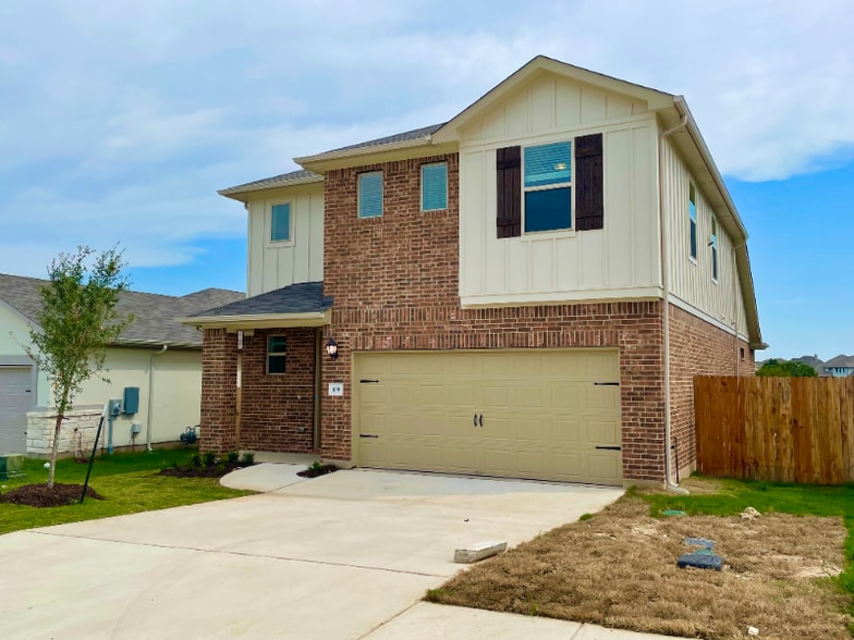 Building Photo - 109 Serpens St