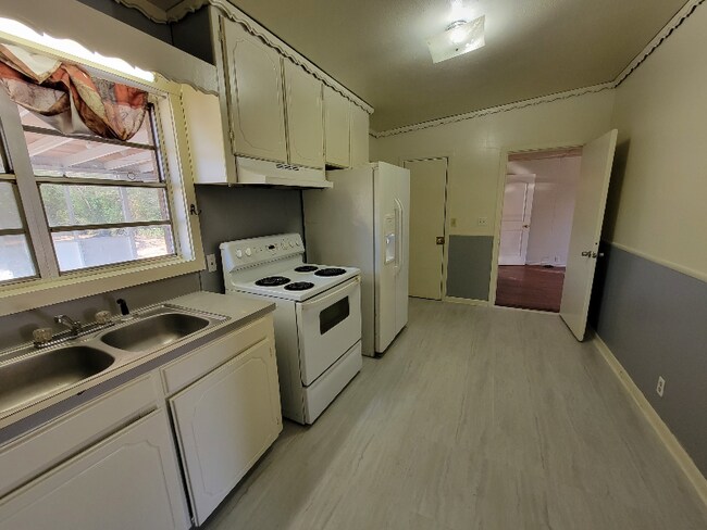 Building Photo - 3503 Porter Ave