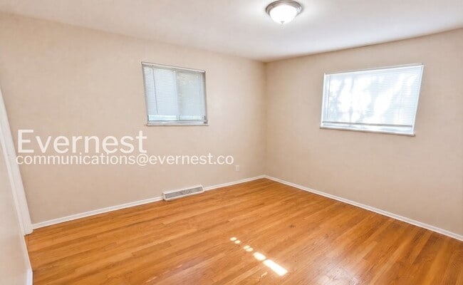 Building Photo - Charming 3-Bedroom Home with Central A/C and Carport Parking / 3 beds 1 bath / Available now!