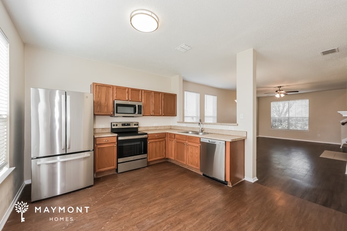 Building Photo - 2214 Sumac Dr