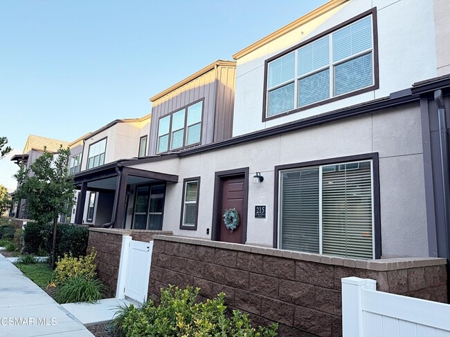 Building Photo - 215 Red Brick Dr