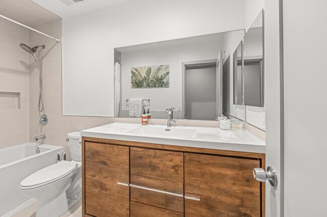 Building Photo - 1558 Wakefield Ave