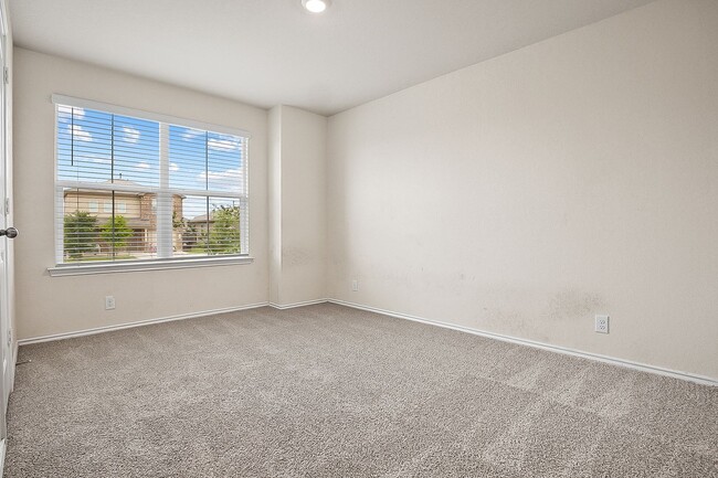 Building Photo - 4 Bedroom/3 Bath Redbird Ranch Subdivision